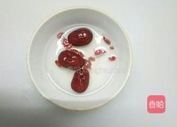 鱼胶排骨炖红枣枸杞的做法图解2