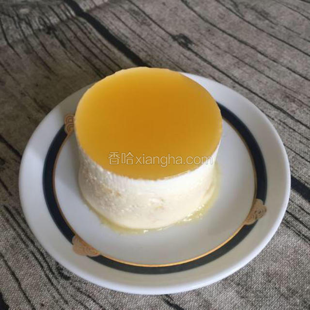 不同型状的模具慕斯成品图。