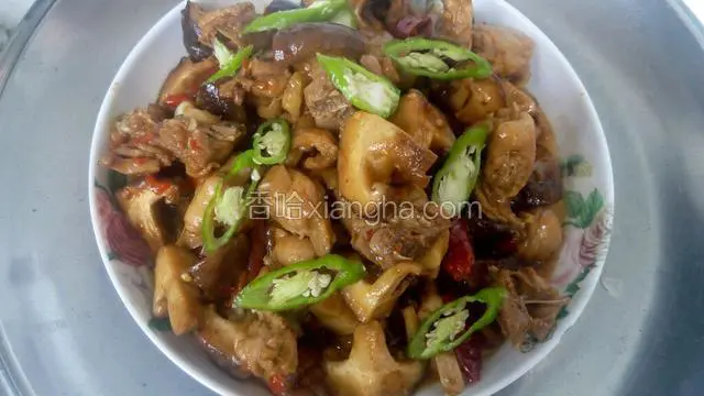 香菇闷土鸡