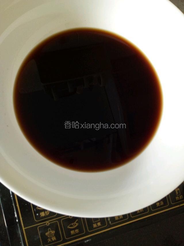 500毫升红豆水内加红糖煮溶