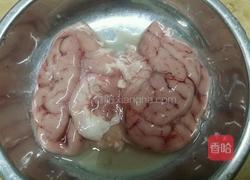 天麻猪脑汤的做法图解1