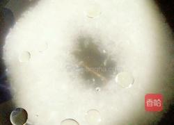 传统广式皮蛋瘦肉粥的做法图解3