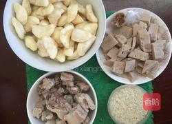 菱角排骨粥的做法图解1