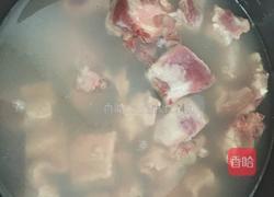 菱角排骨粥的做法图解2