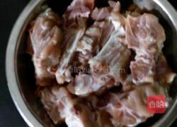 粉葛排骨边汤的做法图解1