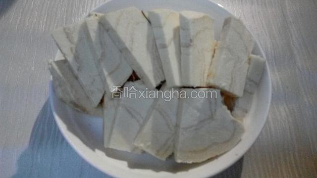 粉葛去皮洗净切片备用。