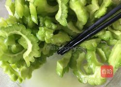 清炒苦瓜的做法图解2