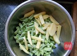 牛肉焖面的做法图解2