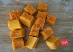 椰香南瓜芋头煲的做法图解3