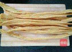 青椒炒腐竹的做法图解1