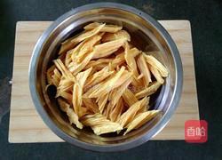 青椒炒腐竹的做法图解2