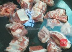 玉米烧排骨的做法图解1