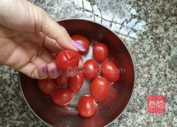 梅渍圣女果的做法图解1