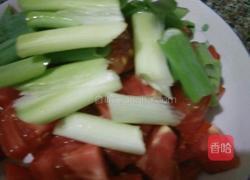 番茄鸡蛋拌面的做法图解1