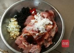 豉汁蒸排骨的做法图解1