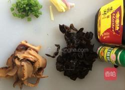 冬菇木耳蒸滑鸡的做法图解2