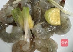 鲜虾鸡蛋炒韭菜黄的做法图解2