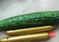 黄瓜炒火腿肠的做法图解1