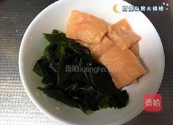 三文鱼味增汤的做法图解1