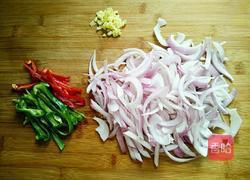 洋葱炒鸡蛋的做法图解2