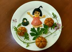 采摘的小女孩