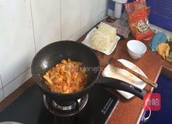 金针肥牛泡菜锅的做法图解1