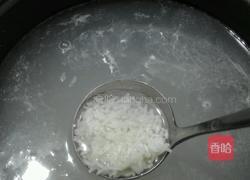 皮蛋火腿粥的做法图解2