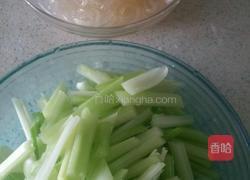 芹菜炒粉条的做法图解2