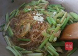 芹菜炒粉条的做法图解6