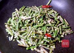 鸡蛋搭配紫豆角的做法图解11