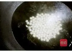 Illustration of how to cook glutinous rice balls with rice wine and osmanthus 4