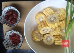 玉米筒子骨营养汤的做法图解2