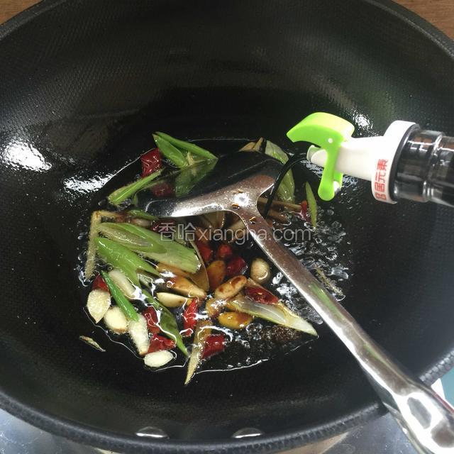 红烧酱油少许。