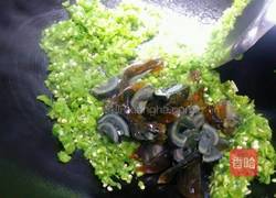 青椒炒皮蛋的做法图解5