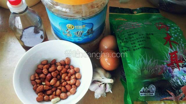 备好所有食材如图