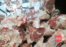 胡萝卜腐竹煲牛腩的做法图解2