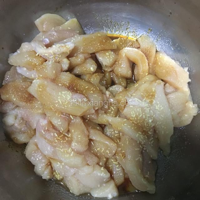 盐、鸡精，料酒，少许海鲜酱油腌制