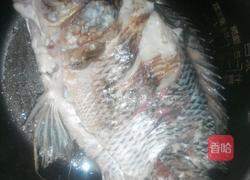 紫苏焖鱼的做法图解1