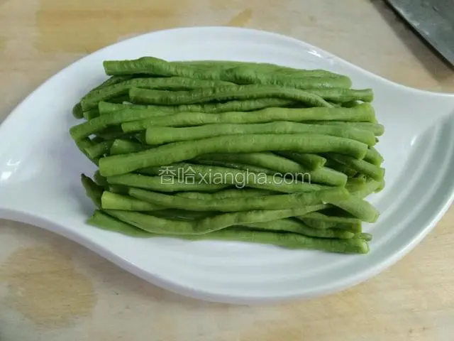 摆入盘中