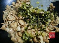 雪菜炒猪大肠的做法图解9