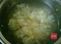 百合莲子银耳汤的做法图解5