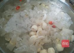 百合莲子银耳汤的做法图解6
