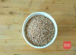 手工芝麻盐的做法图解1