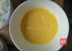 黄瓜火腿鸡蛋炒饭的做法图解2