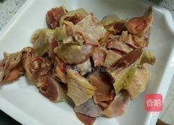 胡萝卜烧鸡的做法图解1