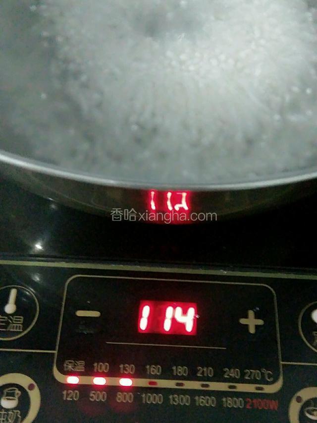 大火煮五分钟再转小火煮十五分钟（大火是1600W小火是800W）