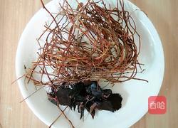 鸡骨草灵芝瘦肉汤的做法图解2