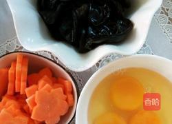 木耳炒蛋的做法图解1