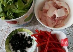 苦瓜炒肉的做法图解1