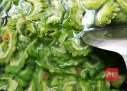 苦瓜炒肉的做法图解2